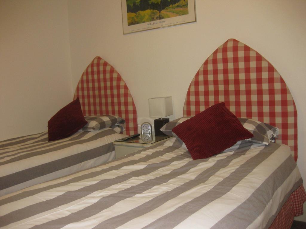 Acorns Guest House Combe Martin Room photo