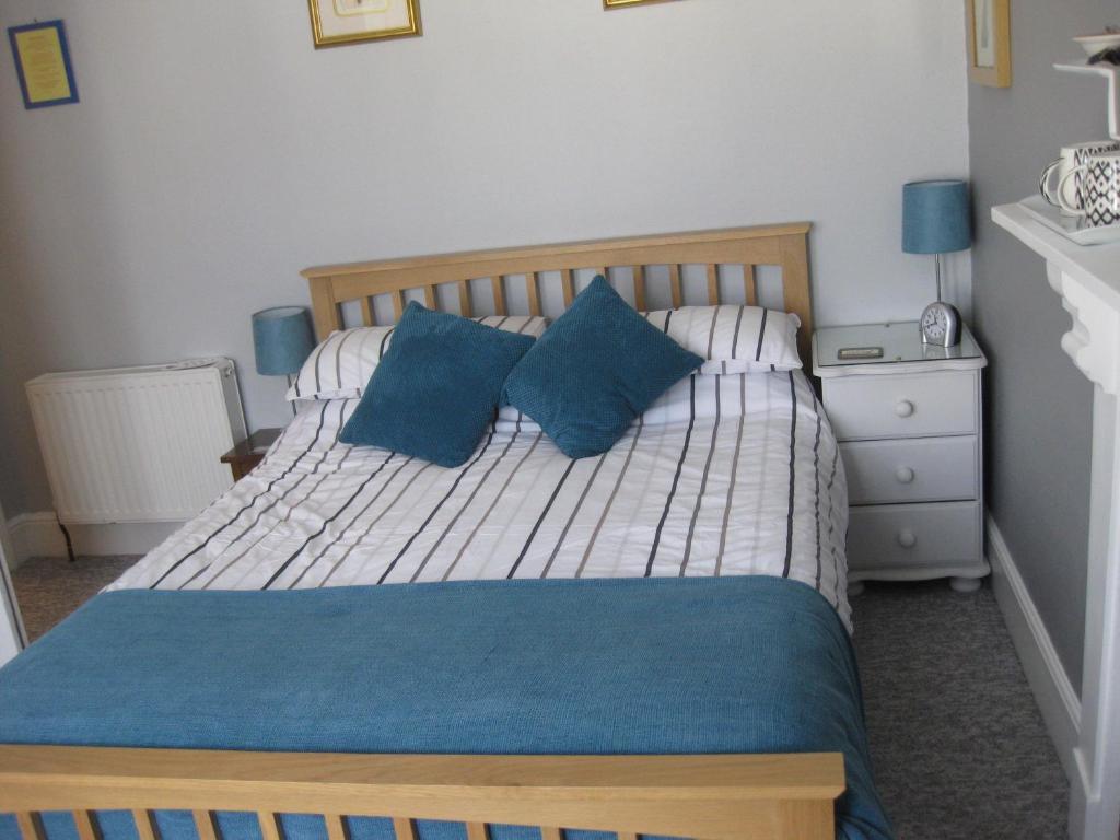 Acorns Guest House Combe Martin Room photo